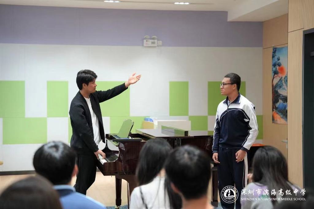 【哇音媒体】剧团哇音低男中音歌唱家金学俊教授莅临深圳市滨海高级中学指导交流